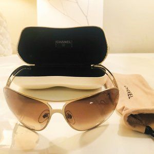 VINTAGE GOLD TONED CHANEL AVIATOR SUNGLASSES